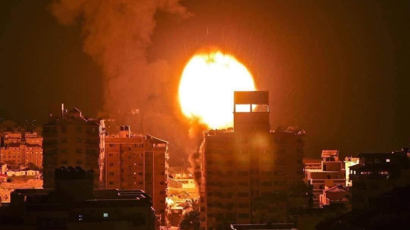 الاحتلال يقصف خان يونس وينسف عددا من المنازل